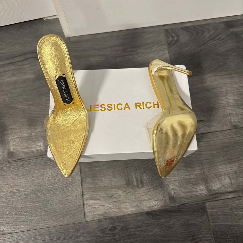 Jessica Rich Bella Stiletto Pumps in Gold